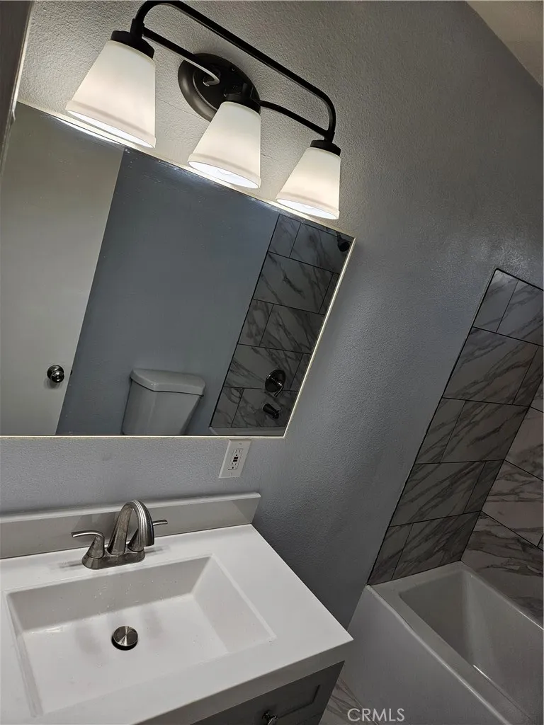 712 E Whittier Hemet, CA 92543