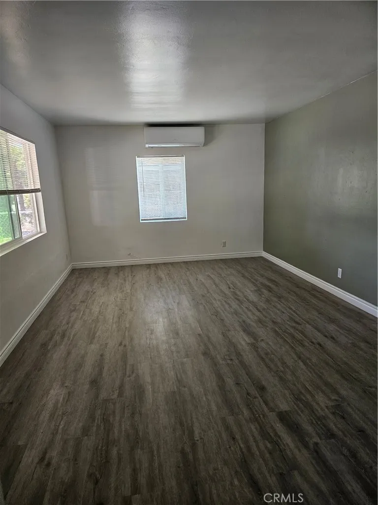 712 E Whittier Hemet, CA 92543