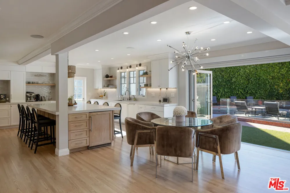 17503 Rancho Street Encino, CA 91316
