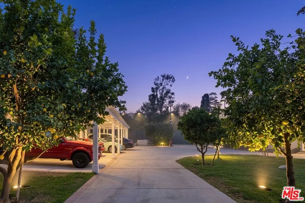 17503 Rancho Street Encino, CA 91316
