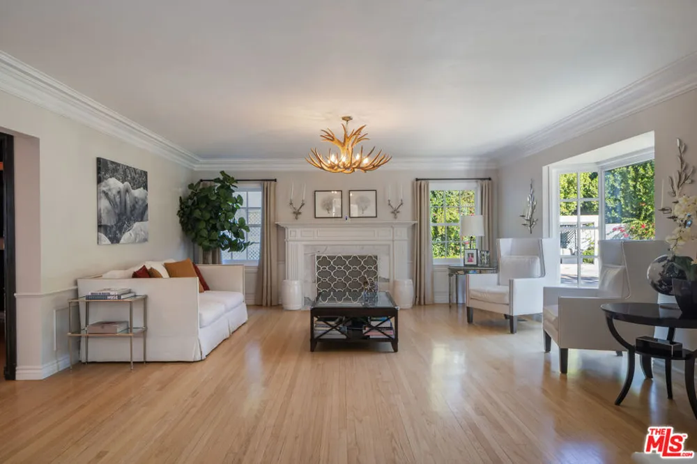 17503 Rancho Street Encino, CA 91316