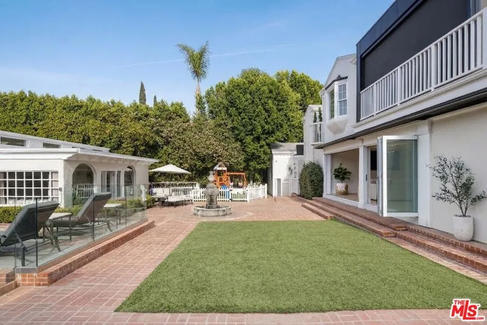 17503 Rancho Street Encino, CA 91316