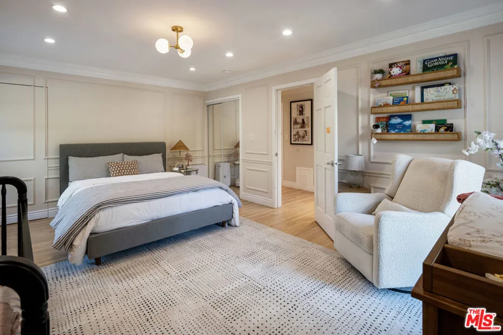 17503 Rancho Street Encino, CA 91316