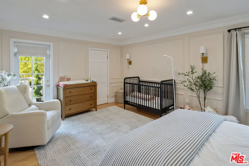 17503 Rancho Street Encino, CA 91316