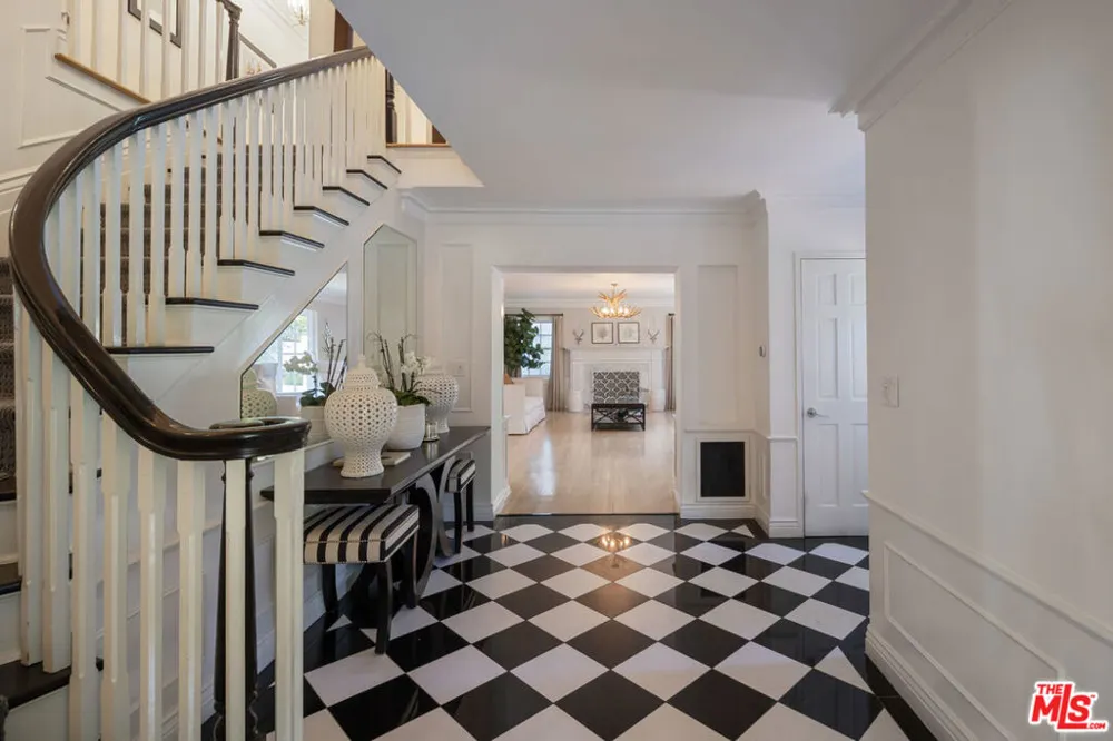 17503 Rancho Street Encino, CA 91316