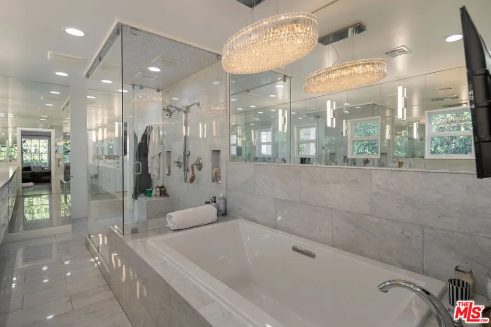17503 Rancho Street Encino, CA 91316