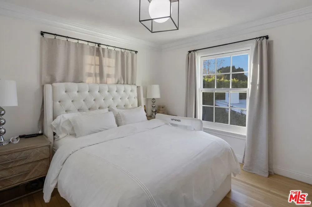 17503 Rancho Street Encino, CA 91316