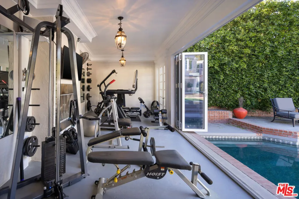 17503 Rancho Street Encino, CA 91316