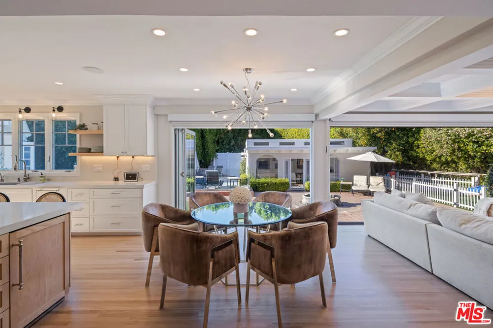 17503 Rancho Street Encino, CA 91316