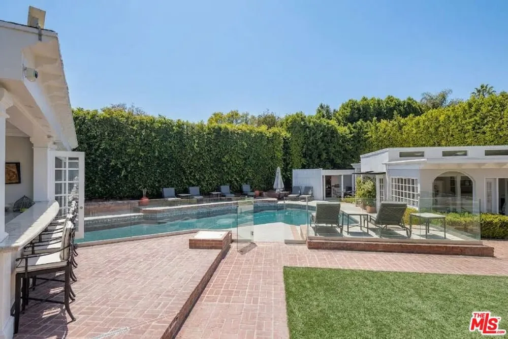 17503 Rancho Street Encino, CA 91316
