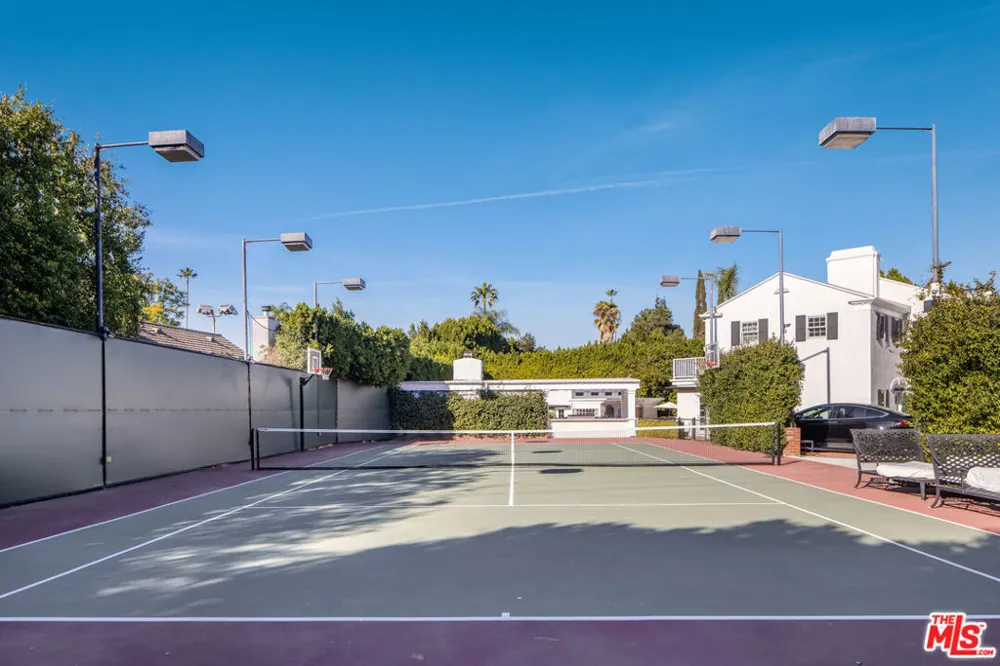 17503 Rancho Street Encino, CA 91316