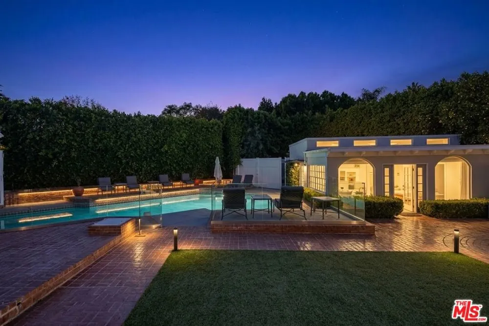 17503 Rancho Street Encino, CA 91316