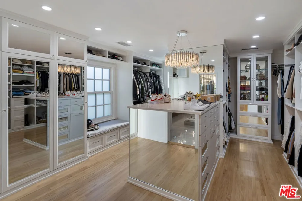 17503 Rancho Street Encino, CA 91316