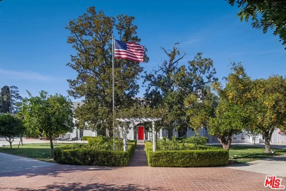 17503 Rancho Street Encino, CA 91316