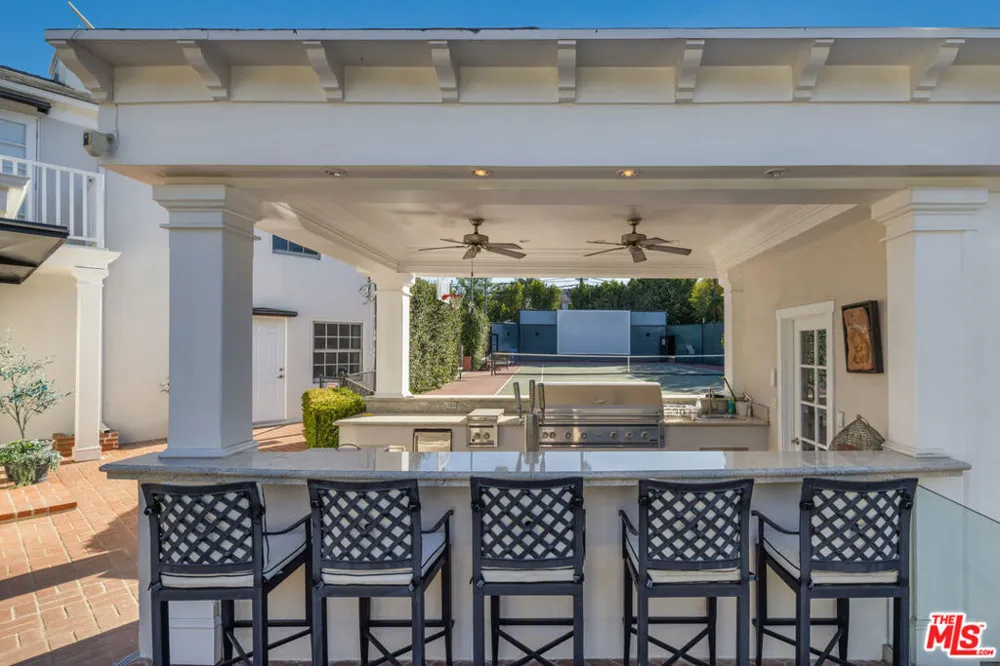 17503 Rancho Street Encino, CA 91316