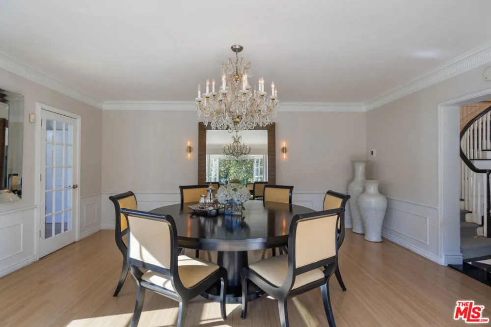 17503 Rancho Street Encino, CA 91316