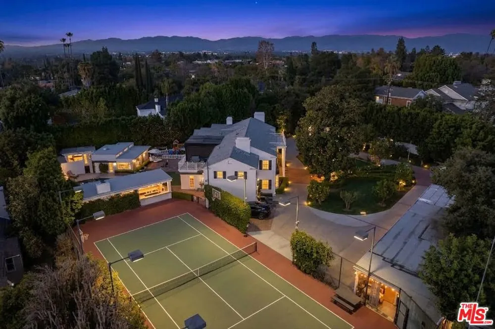 17503 Rancho Street Encino, CA 91316