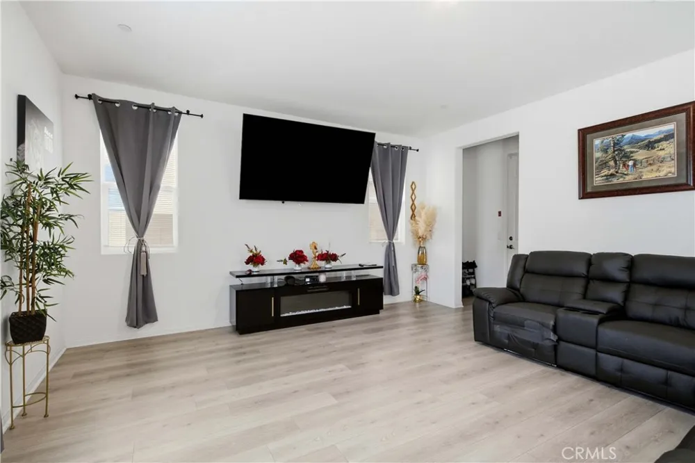 10260 Torrey Court Hesperia, CA 92345