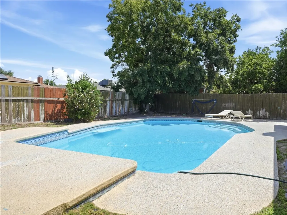 649 W Ashcroft Clovis, CA 93612