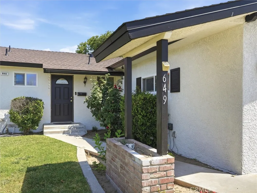 649 W Ashcroft Clovis, CA 93612