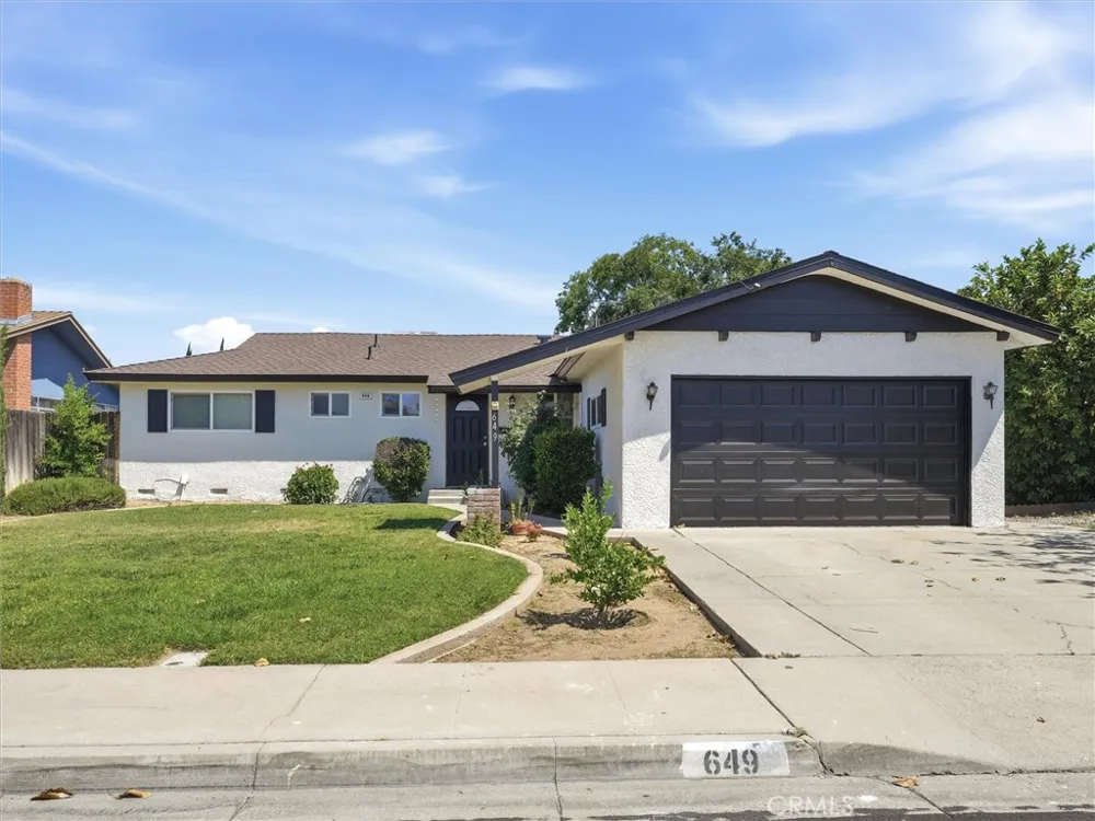 649 W Ashcroft Clovis, CA 93612