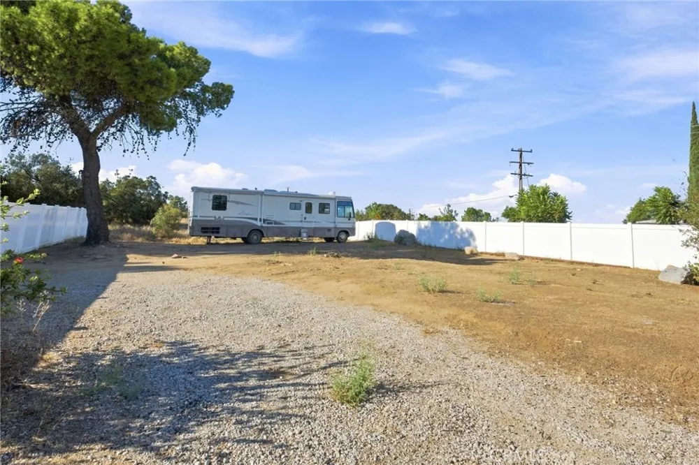 17183 Hidalgo Perris, CA 92570