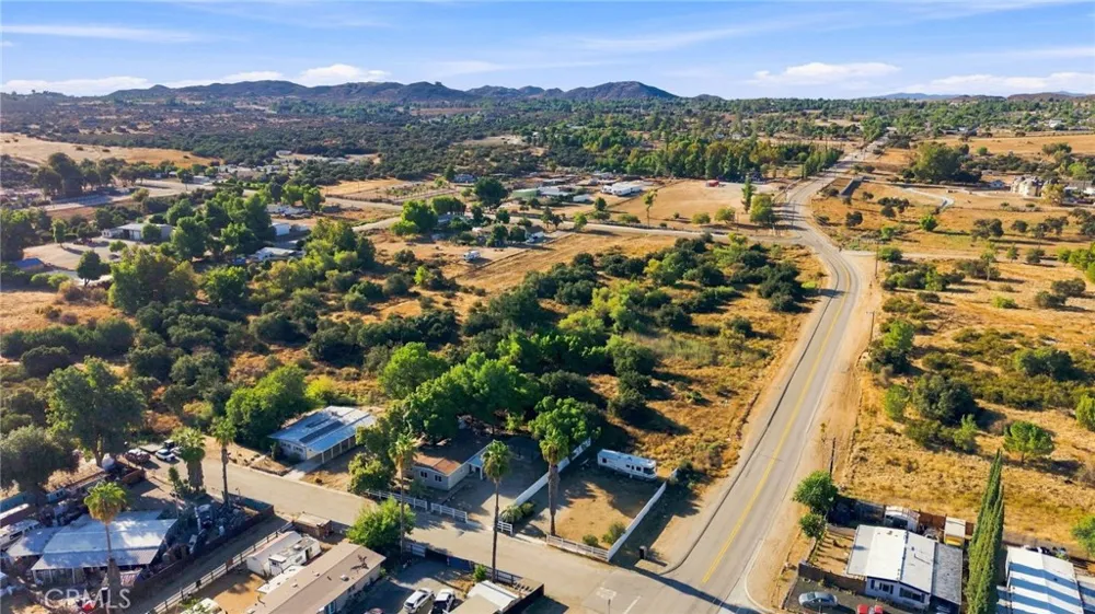 17183 Hidalgo Perris, CA 92570