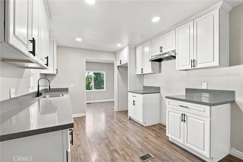 17183 Hidalgo Perris, CA 92570