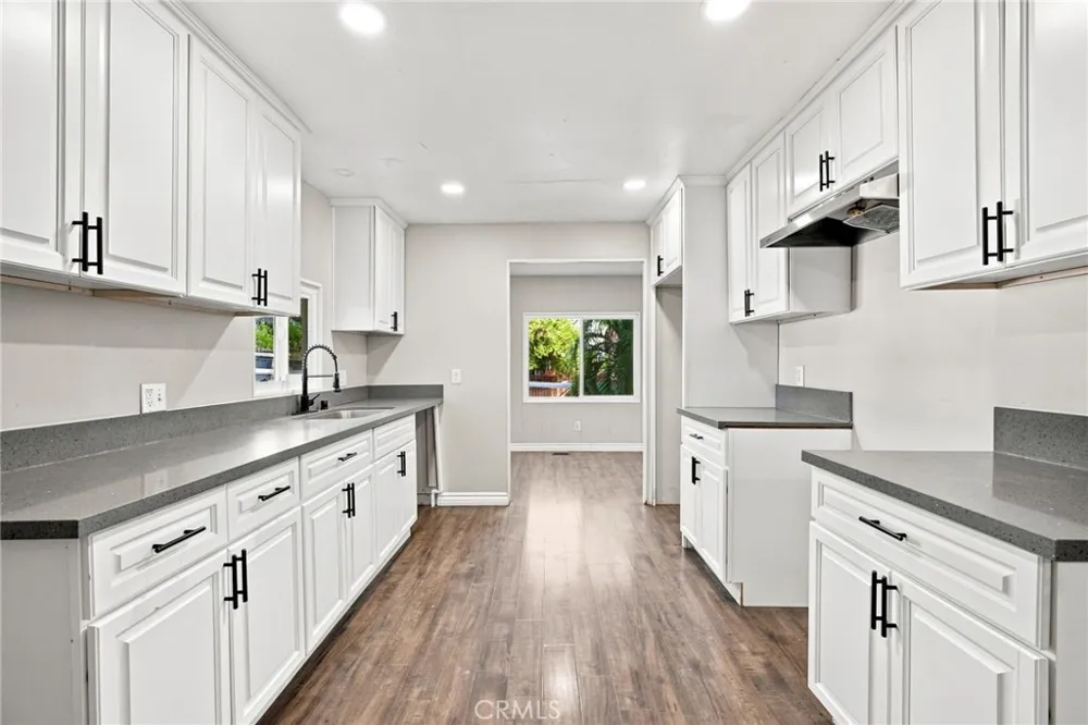17183 Hidalgo Perris, CA 92570