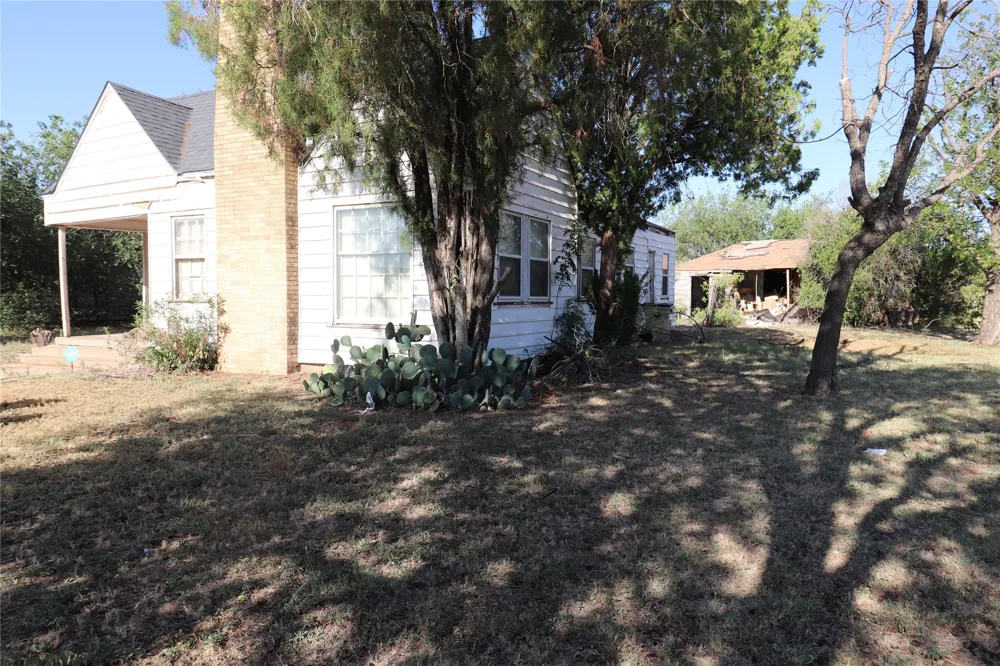 1402 Avenue K Anson, TX 79501