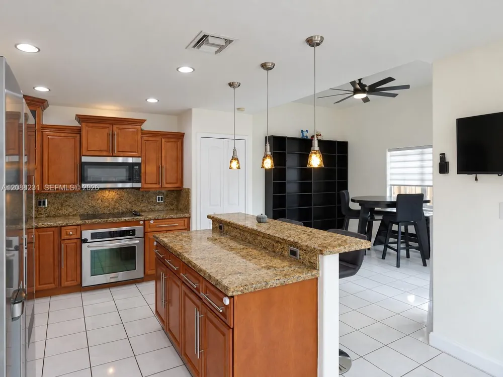 16362 SW 94th St Miami, FL 33196
