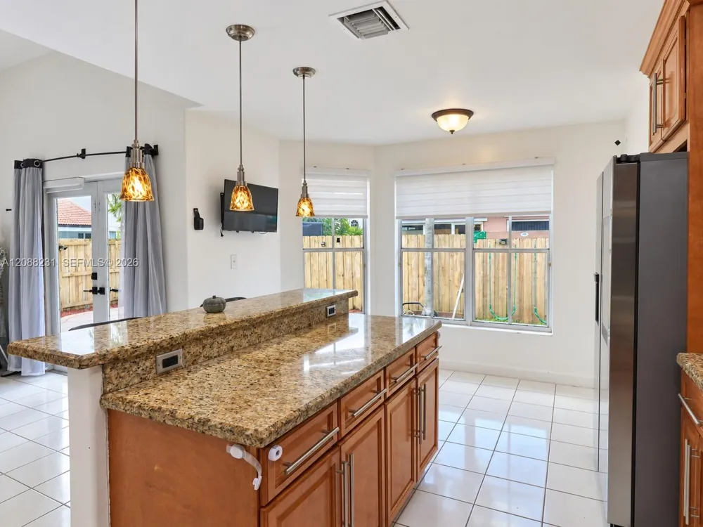 16362 SW 94th St Miami, FL 33196