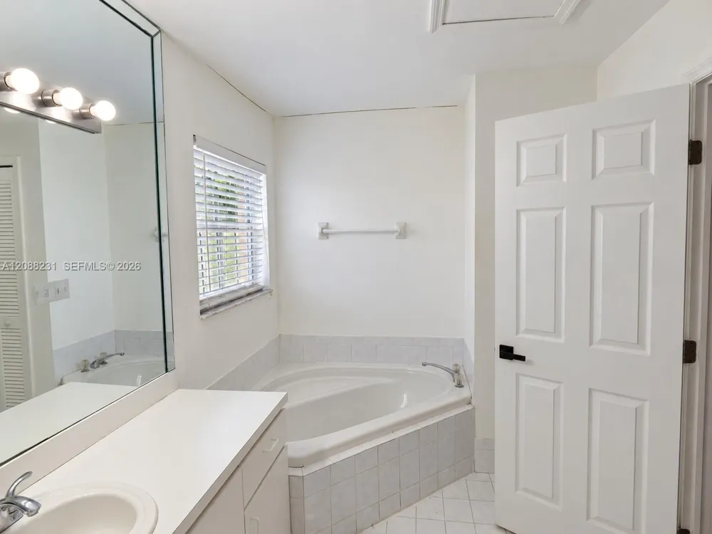 16362 SW 94th St Miami, FL 33196