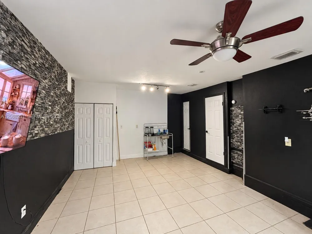 16362 SW 94th St Miami, FL 33196
