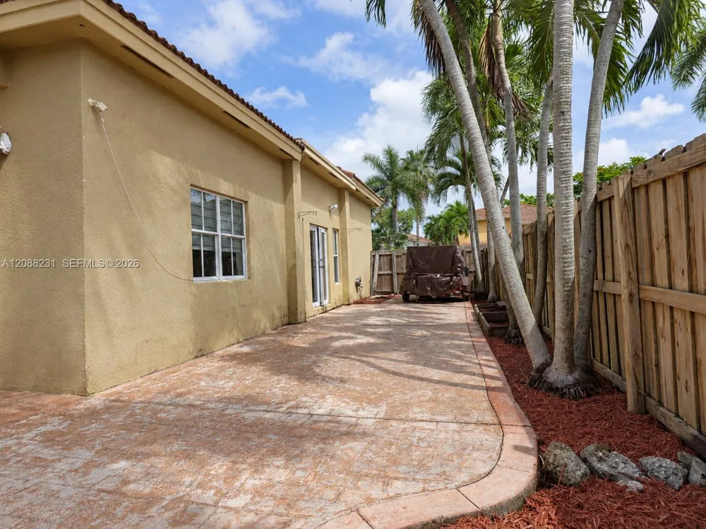 16362 SW 94th St Miami, FL 33196