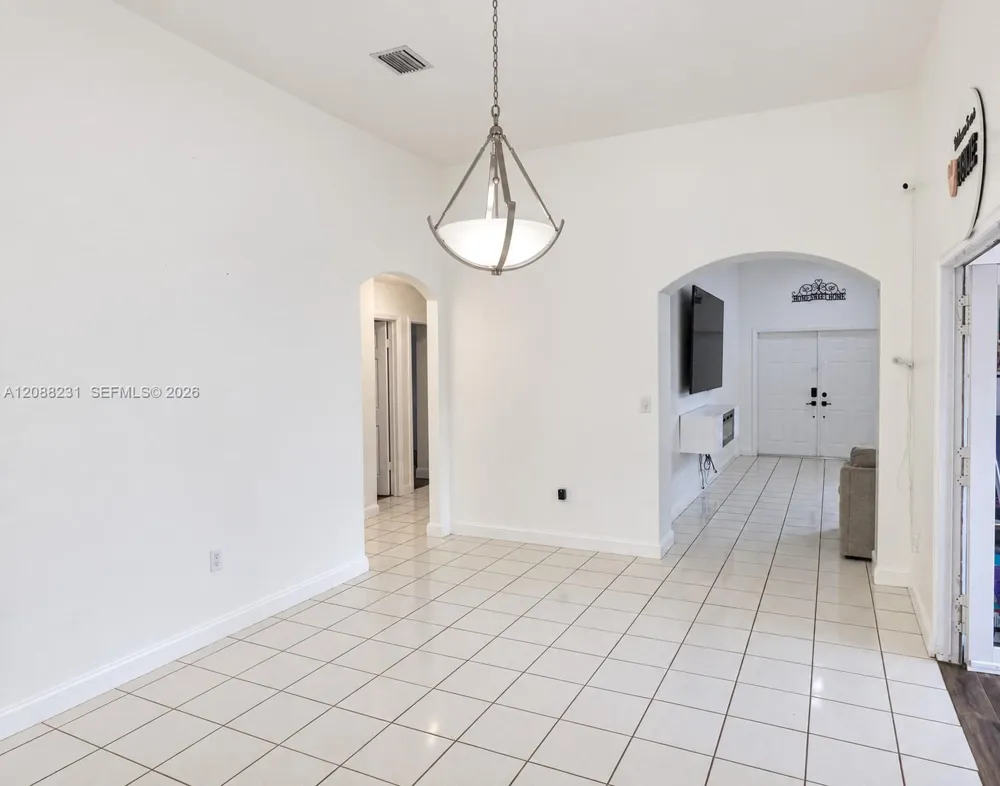 16362 SW 94th St Miami, FL 33196