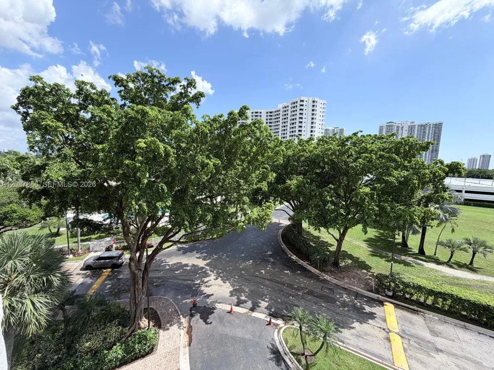 3300 NE 191st St #512 Aventura, FL 33180