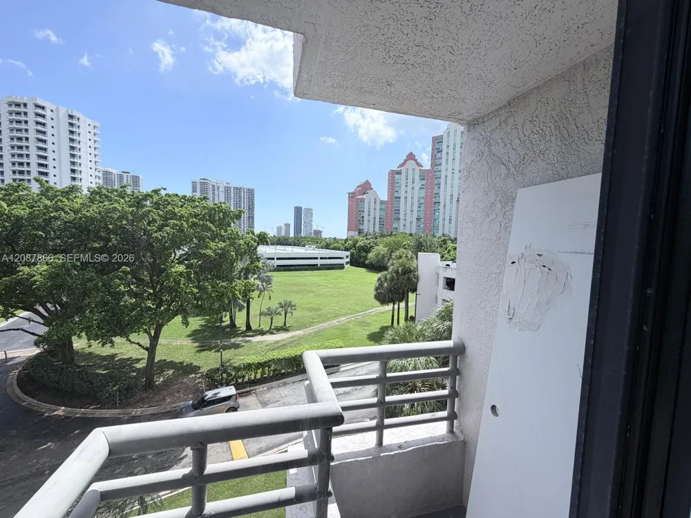 3300 NE 191st St #512 Aventura, FL 33180