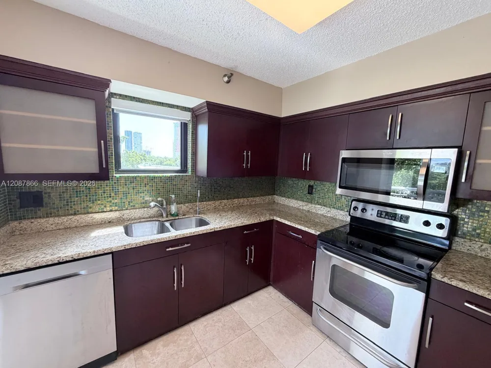 3300 NE 191st St #512 Aventura, FL 33180