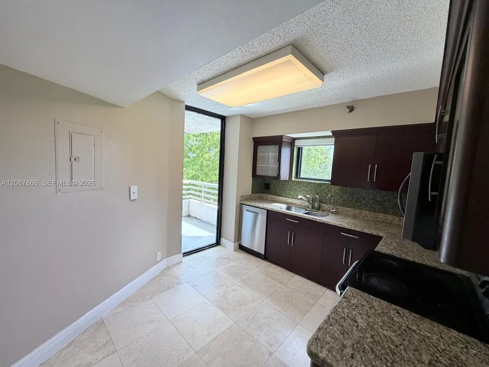 3300 NE 191st St #512 Aventura, FL 33180