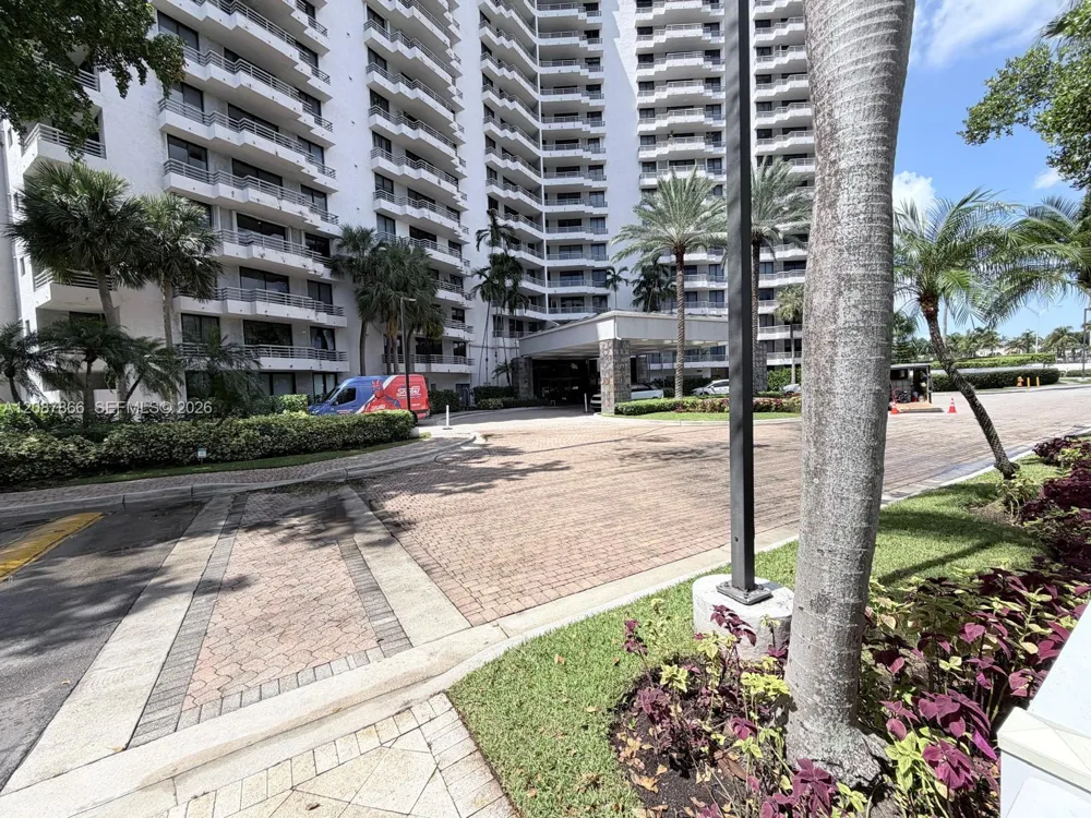 3300 NE 191st St #512 Aventura, FL 33180