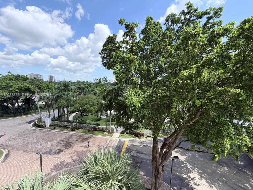 3300 NE 191st St #512 Aventura, FL 33180