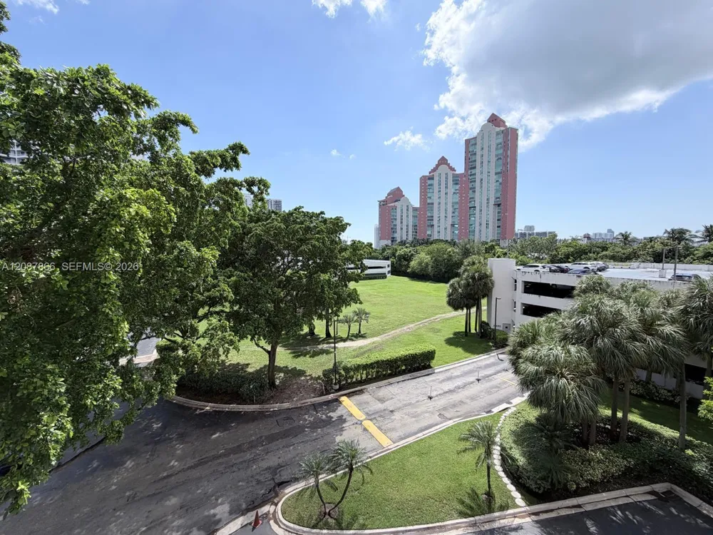 3300 NE 191st St #512 Aventura, FL 33180