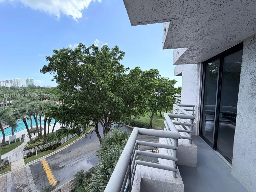 3300 NE 191st St #512 Aventura, FL 33180