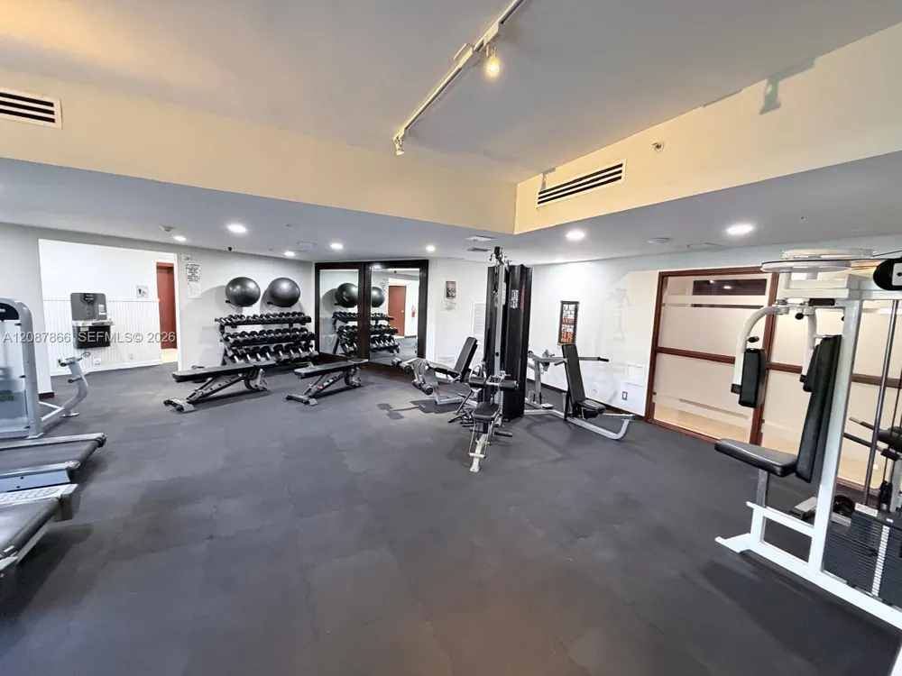 3300 NE 191st St #512 Aventura, FL 33180