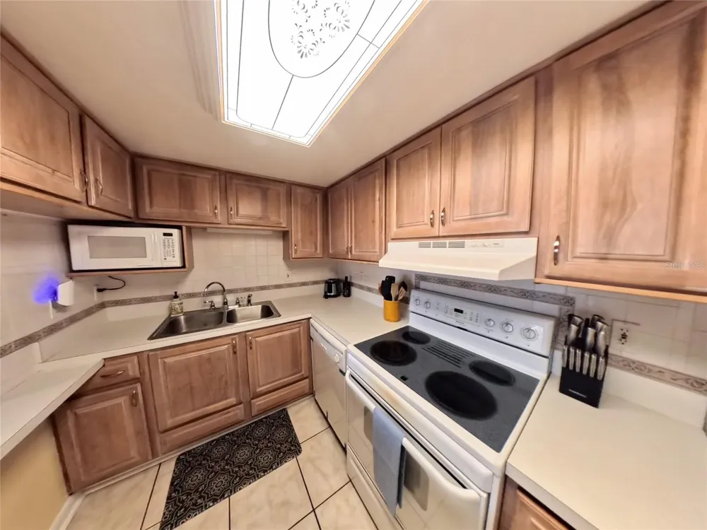 7701 STARKEY ROAD #436 Seminole, FL 33777