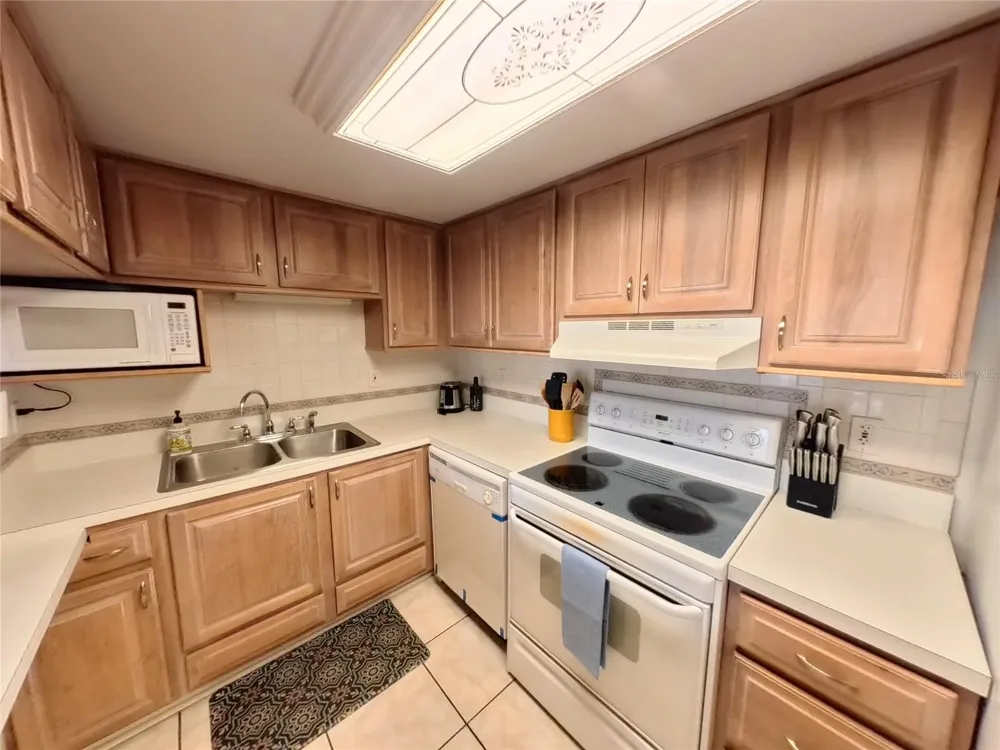 7701 STARKEY ROAD #436 Seminole, FL 33777