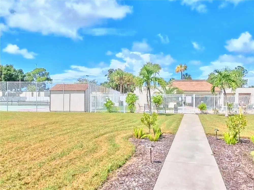 7701 STARKEY ROAD #436 Seminole, FL 33777