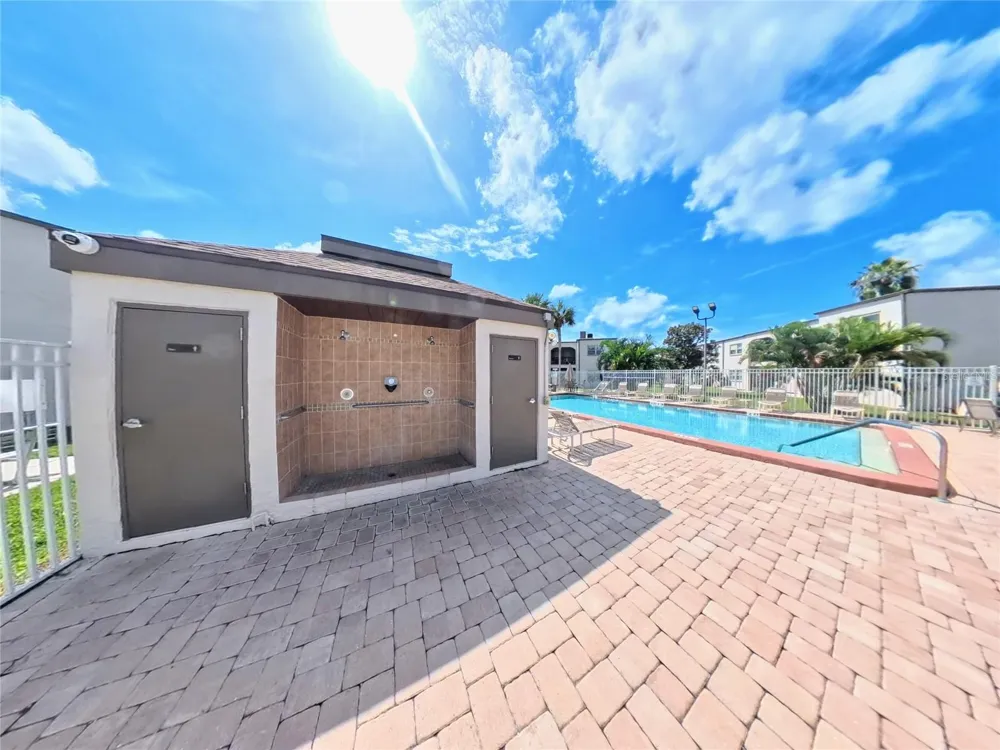 7701 STARKEY ROAD #436 Seminole, FL 33777