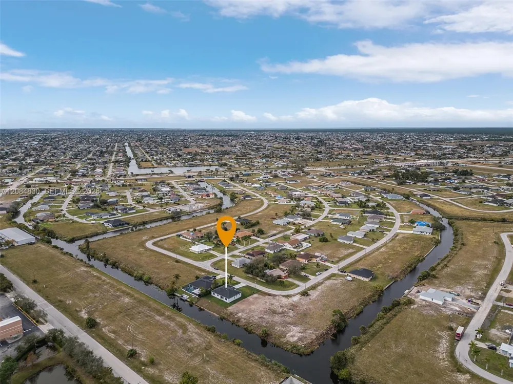 1826 NE 11TH LN Cape Coral, FL 33909
